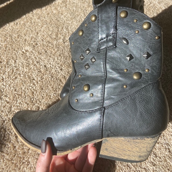 Studded western boots - Picture 3 of 3